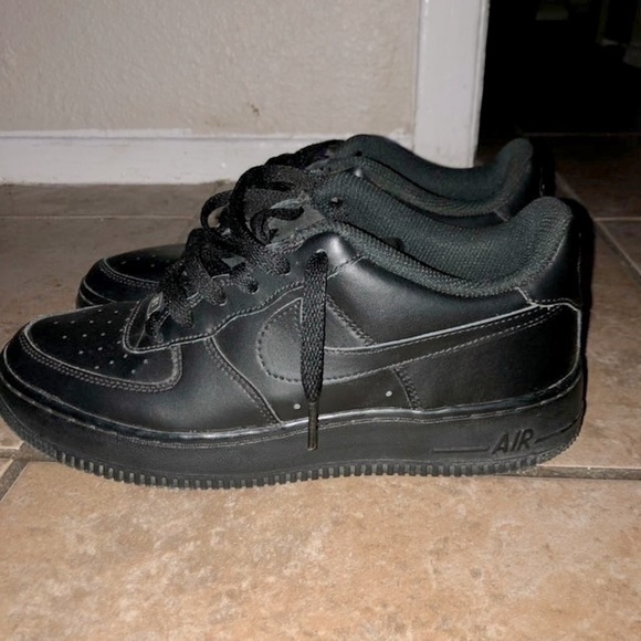 Black Air Force ones - Picture 1 of 2
